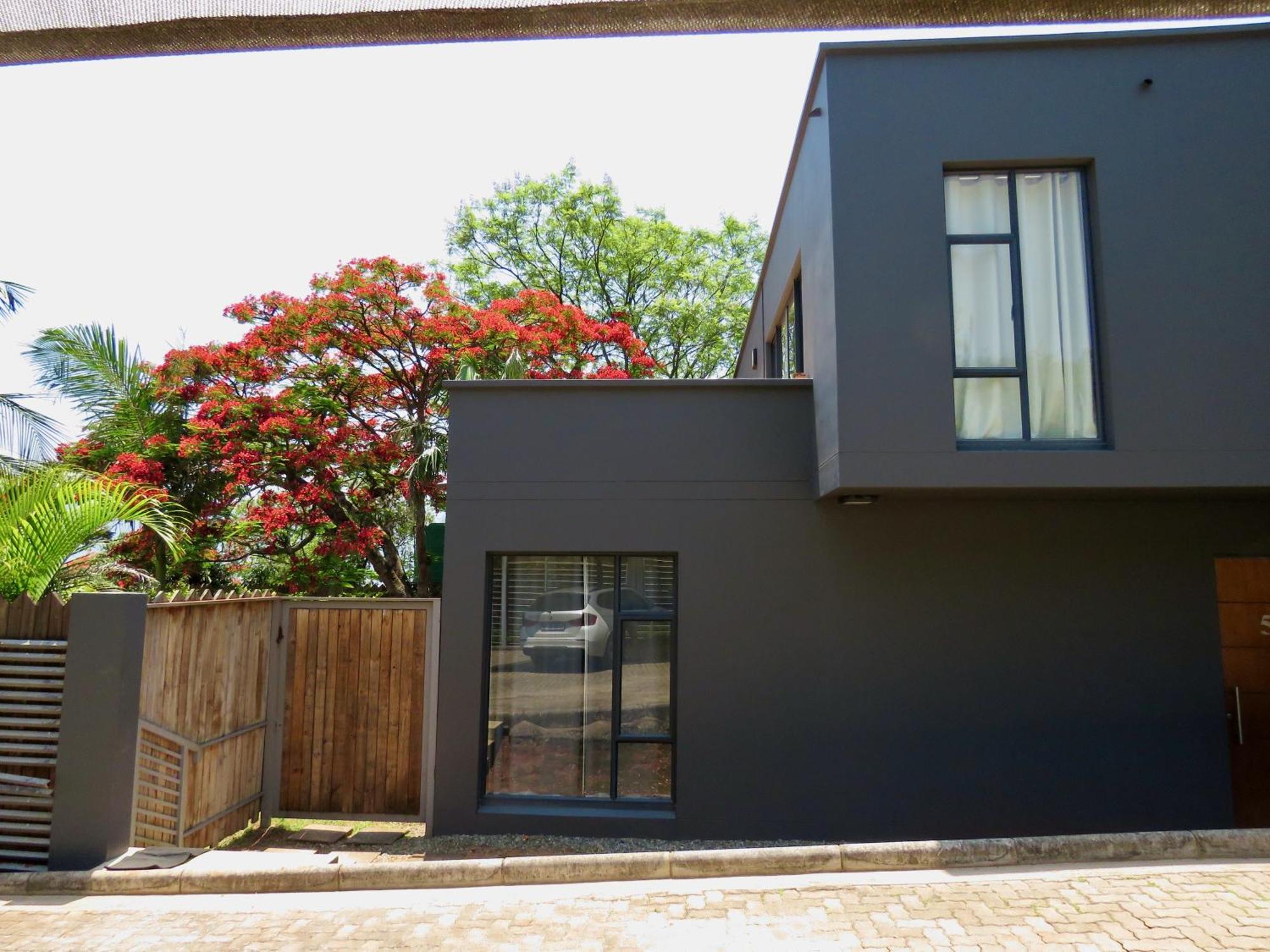 The Executive - Exclusive Self-Catering Apartments - Ezulwini Bagian luar foto
